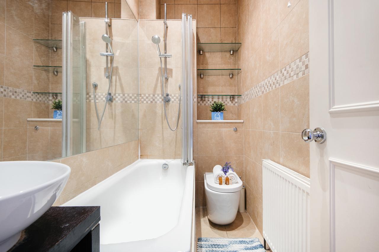 Bright Gratton Road Apartment London Exterior foto