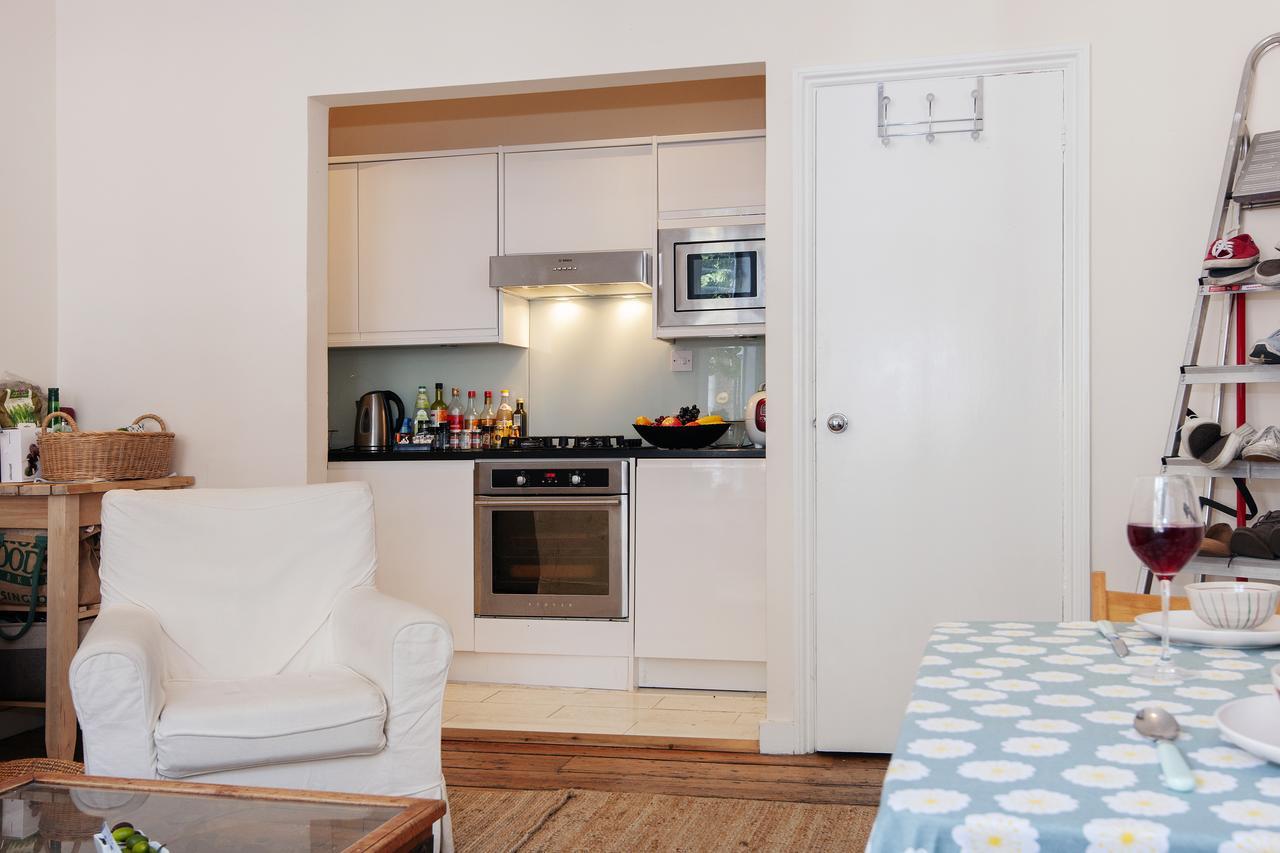 Bright Gratton Road Apartment London Exterior foto